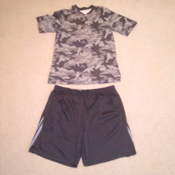 Camo T-Shirt and Shorts Bundle:  Button Down.  Pockets on Shorts - Picture 10 of 10